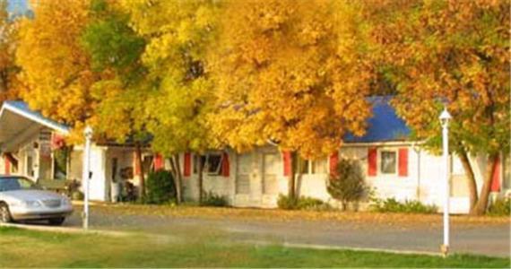 Bluebird Motel Claresholm Exterior photo